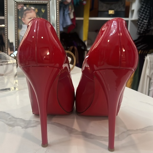 Louboutin heels size 39.5 - Picture 3 of 8